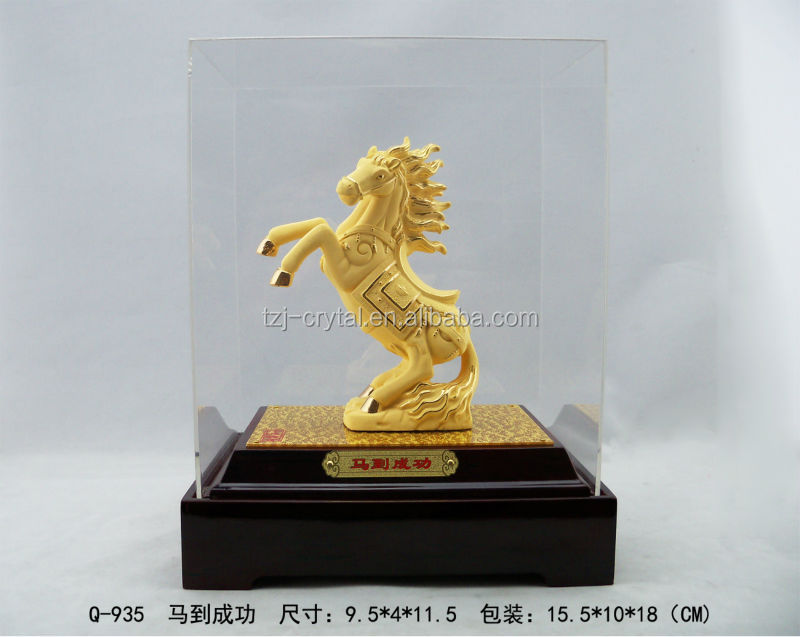 Golden Horse Statue5.jpg