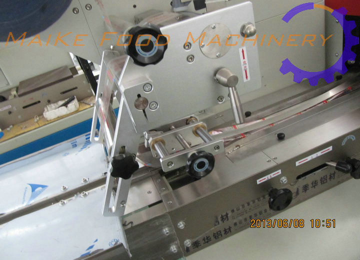 Chocolate bar wrapping machine