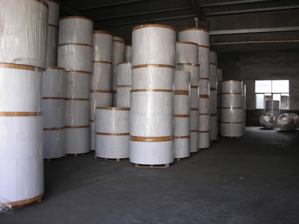 Gsm高品質の180茶色のクラフトライナー紙/クラフト紙/クラフト紙ジャンボロール仕入れ・メーカー・工場