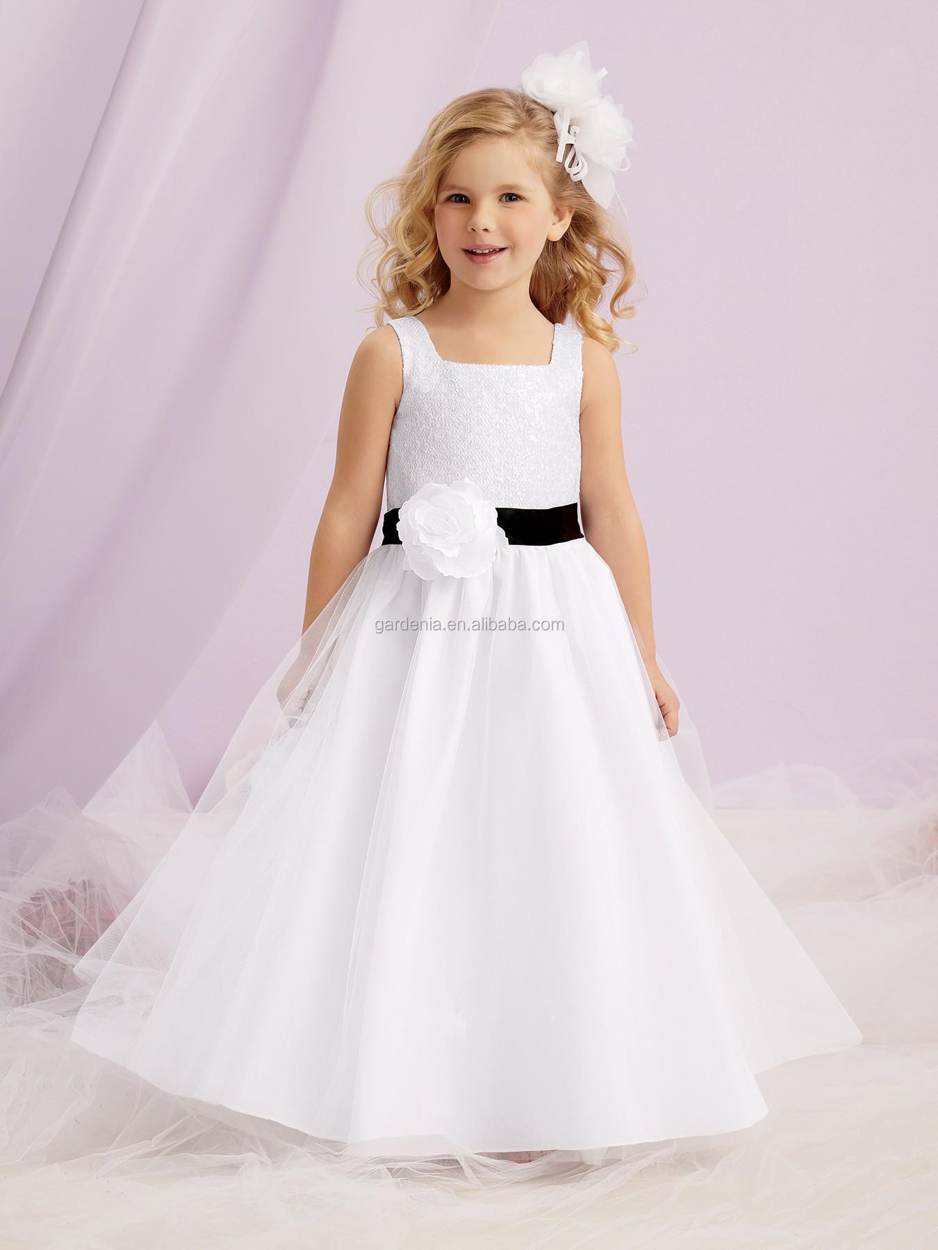 meninas vestidas de princesa