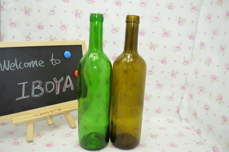 750ml Green Red wine bottle with cork