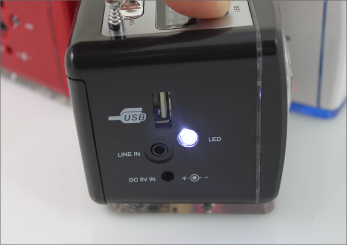 安いfmラジオusbsdカードリーダースピーカーポータブルなサウンドボックス仕入れ・メーカー・工場