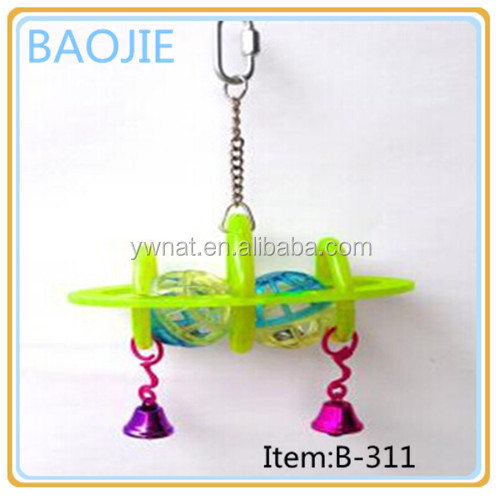カラフルでペットの鳥類の豪華なプラスティックベル付きおもちゃ飛行鳥のおもちゃ問屋・仕入れ・卸・卸売り