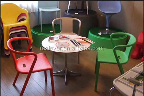 イタリアンデザインの屋外ドアの家具のプラスチック製の椅子仕入れ・メーカー・工場