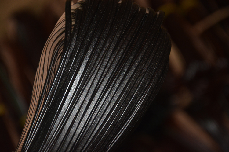 スエード革のストリップ10x1.5mm黒コートなしで仕入れ・メーカー・工場