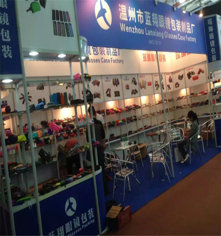 卸売三角形のホットメガネケース、 中国で眼鏡ケースを表示します仕入れ・メーカー・工場