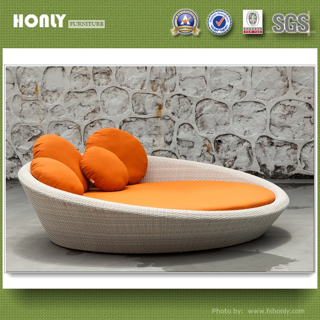 Luxury outdoor white rattan daybed round aluminium frame rattan daybed