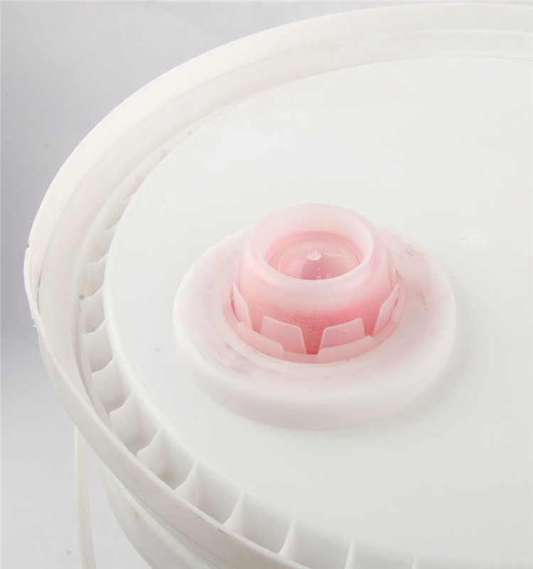 plastic bucket (3).jpg