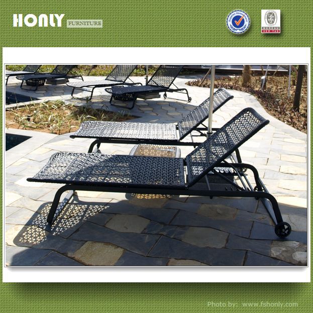 Wholesale aluminum wikcer hotel poolside furniture outdoor luxury chaise lounge