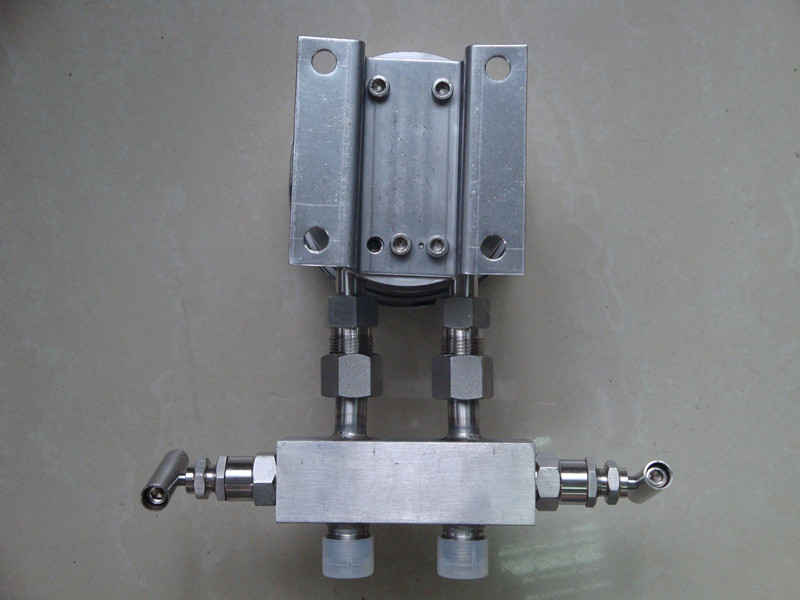 100mm Stainless Steel Differential Pressure Gauge With Threevalve