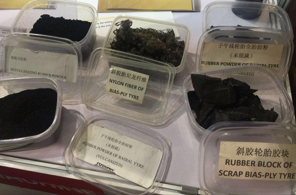 用コンベアベルト廃タイヤのリサイクルマシン/コンベヤーベルトゴム原料/タイヤリサイクルのためのスクリューコンベアベルト仕入れ・メーカー・工場