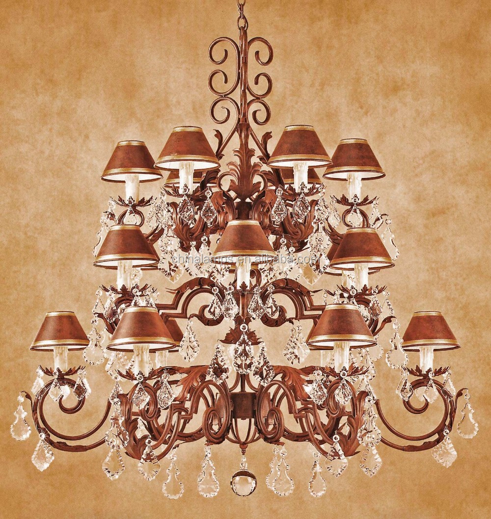 Mobili antichi stile marrone in ottone lampadario di cristallo con ... Lampadari disegno Ottone