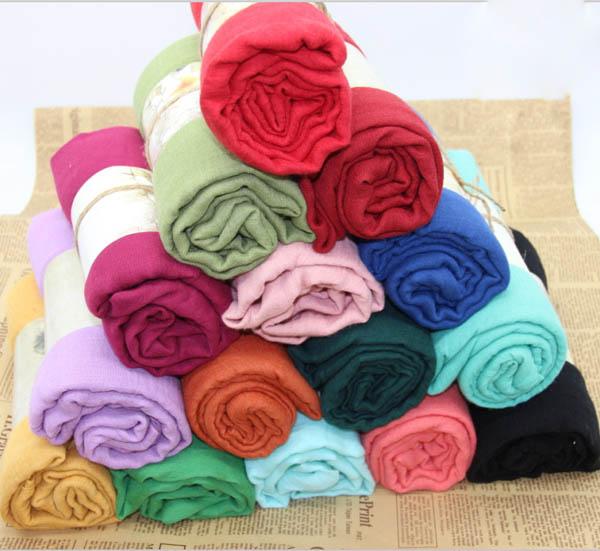 卸売女性のファッション2015レーンソリッドカラーの綿のスカーフサイズ145*180cm多くの色仕入れ・メーカー・工場