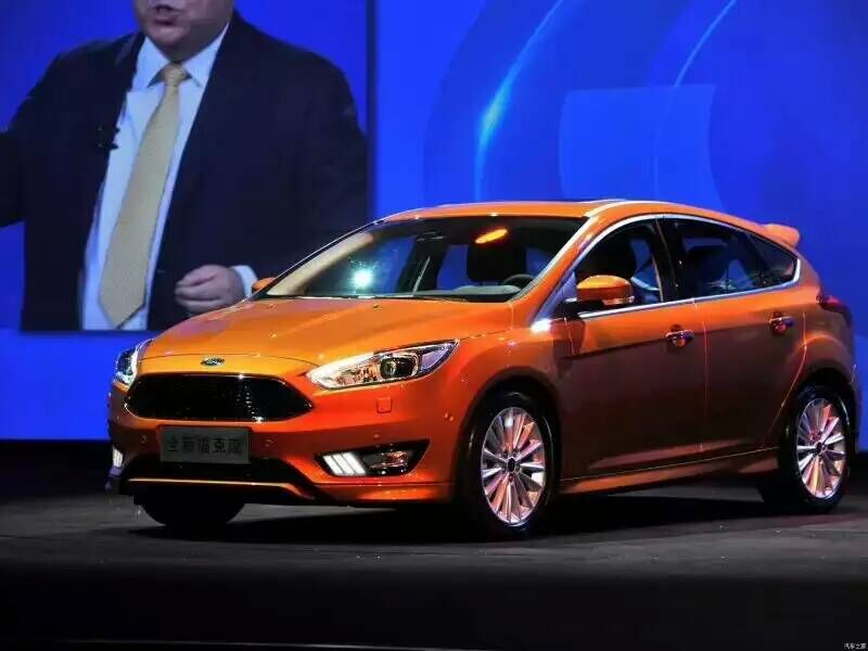 MCL266B Ford New Focus (2015-2016) installed in car.jpg
