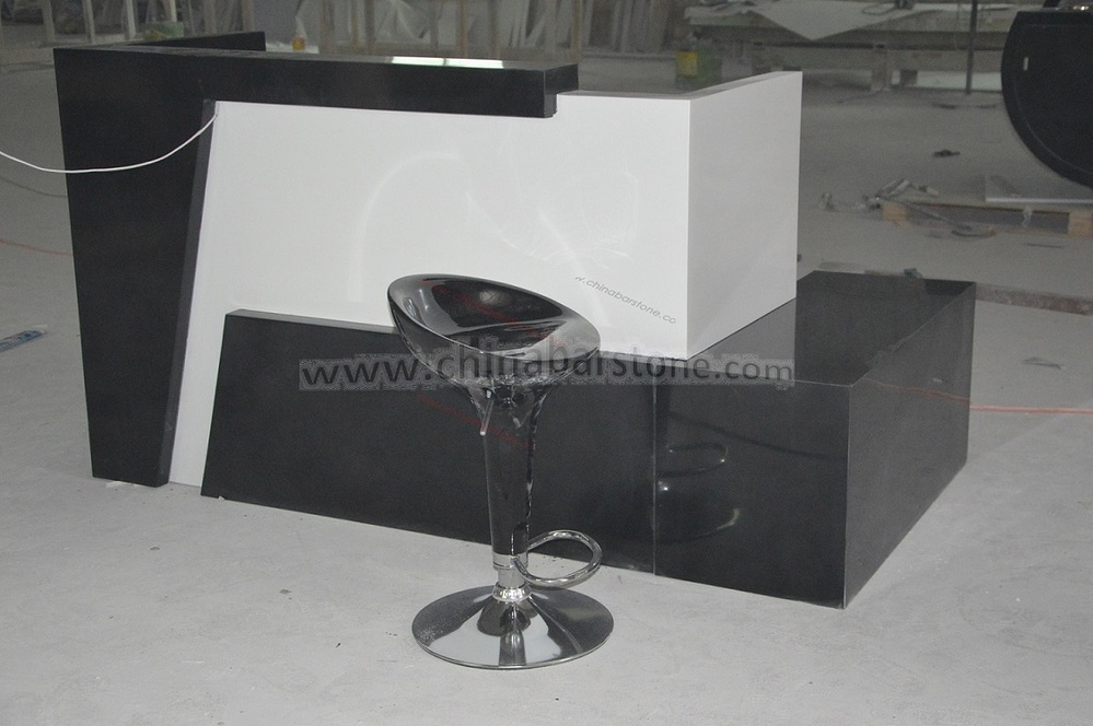 多角形のレセプションデスクと白いアクリル固体表面仕入れ・メーカー・工場