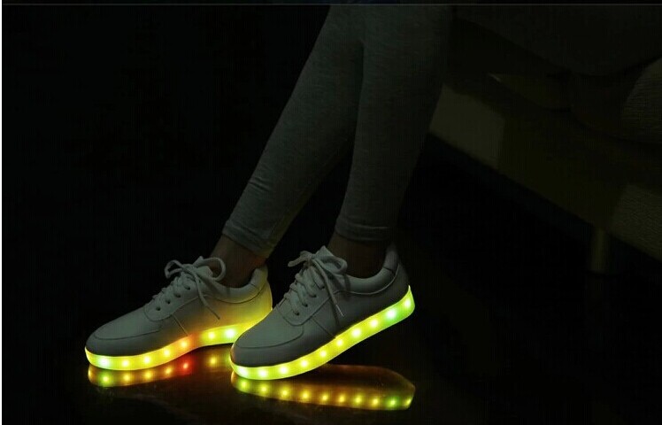 chaussure nike femme qui s'allume chaussure nike femme qui s'allume