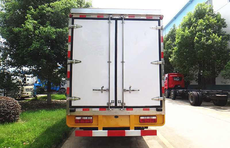 Manufacturer Price 5 ton freezer refrigerated cold room van truck foton light refrigerator truck with Therm King Refrigerator