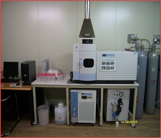 ICPOES chemical analysis machine