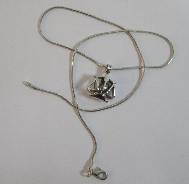 NECKLACE.jpg