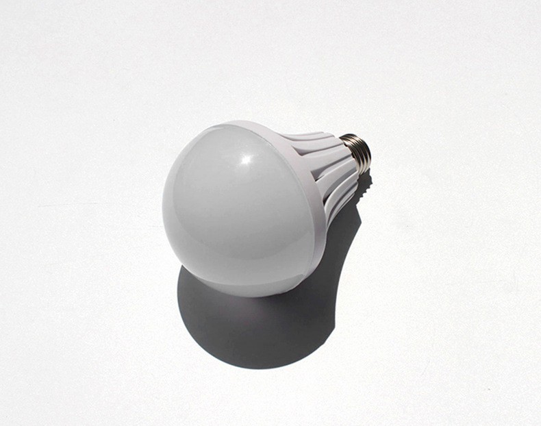 ホット販売プラスチック バブル ボール led省エネ ランプ仕入れ・メーカー・工場
