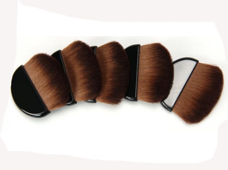 Small Portable Half Moon Compact Blush Brush With Plastic Handle Buy