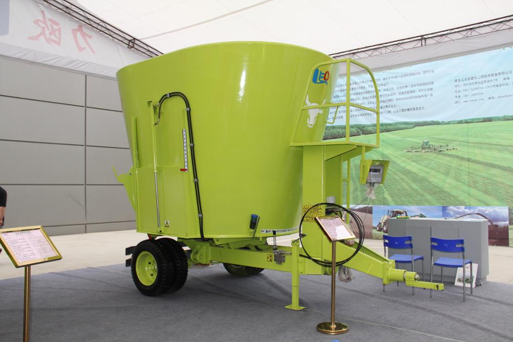 Self Propelled Tmr Mixer Feeder For Animal Feeding Buy Feed Mixers