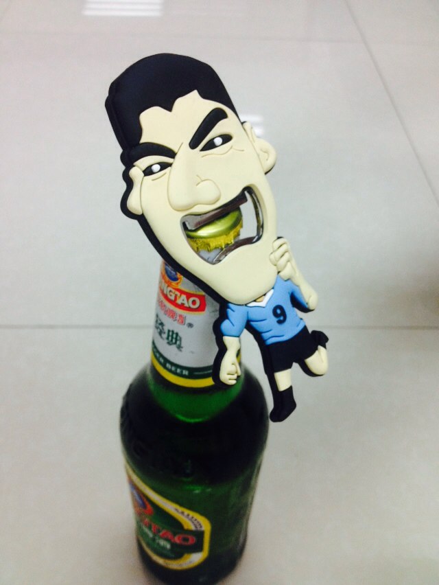 2014年ブラジルワールドカッププロモーションの贈り物「 スアレス「 ビールの栓抜き問屋・仕入れ・卸・卸売り