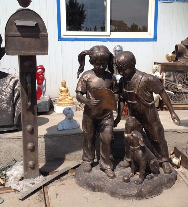 ブロンズ少年と少女と犬の像の彫刻の青銅メールボックス問屋・仕入れ・卸・卸売り