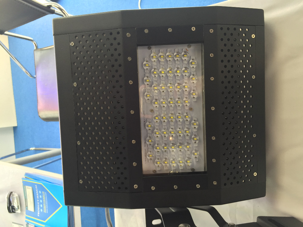 ハイパワーledフラッドライト150ワット簡単用放熱屋外年度照明ip65仕入れ・メーカー・工場