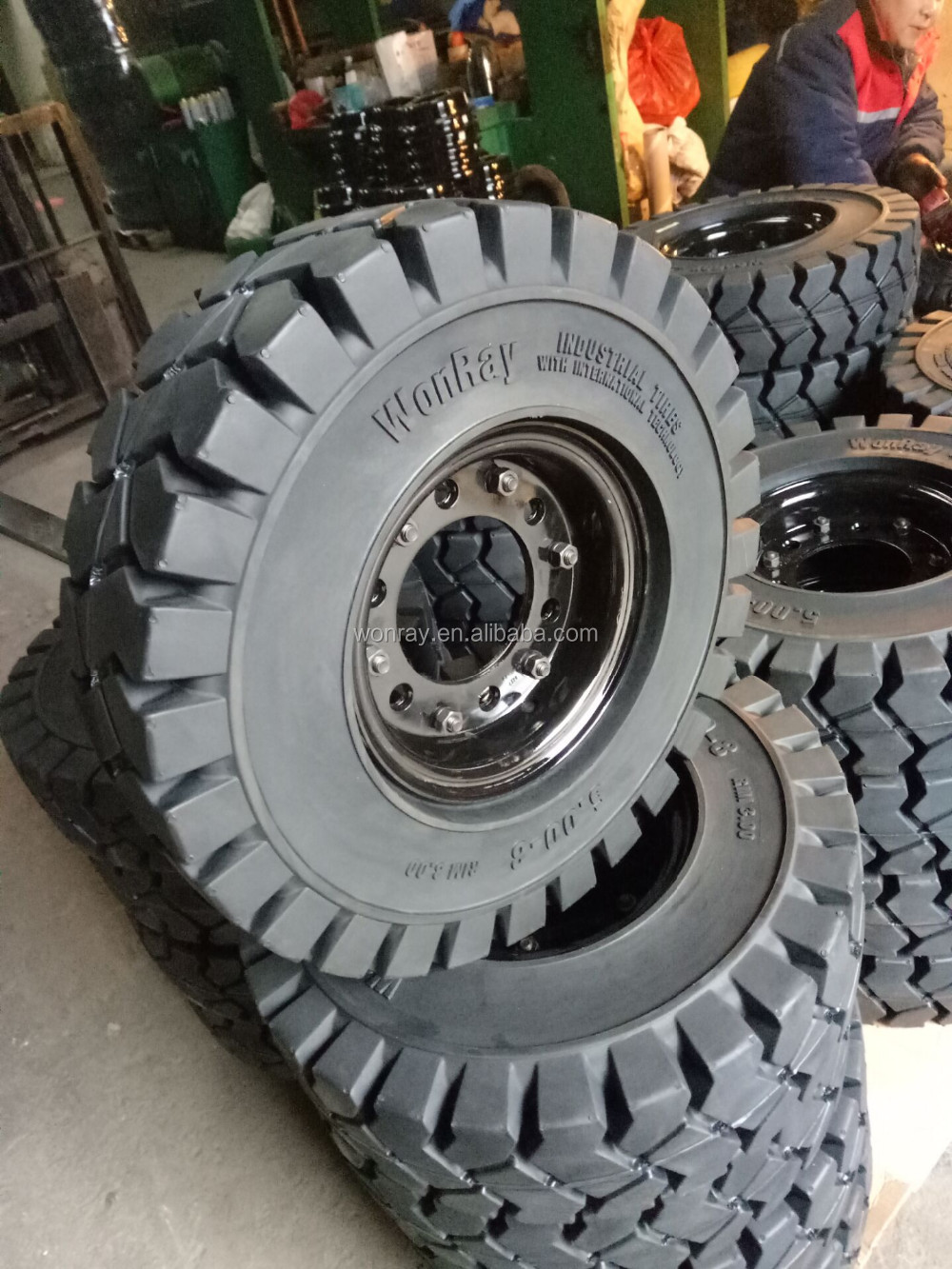 Auto Parts Dubai Most Sold Forklift Solid Tires 7.5016 300x15 7.0012