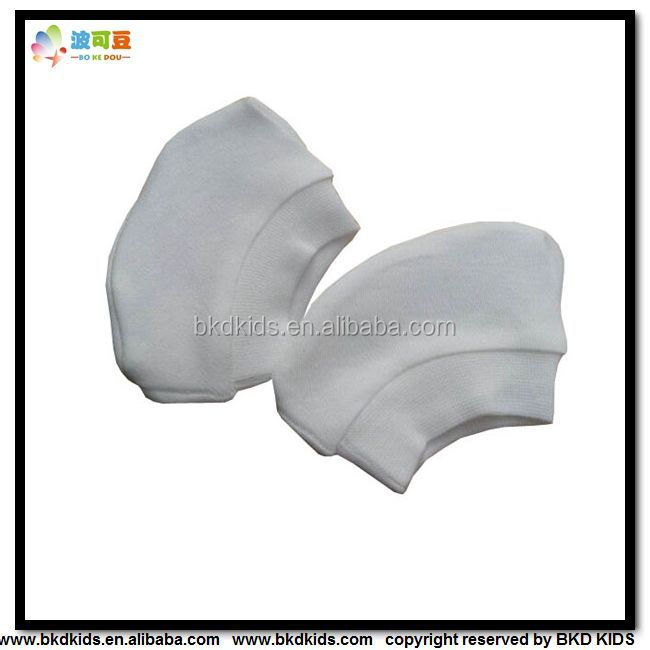 BKD132025 white bamboo baby mittens.jpg