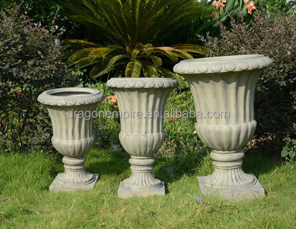 DE-P114 urn planter  (1).jpg