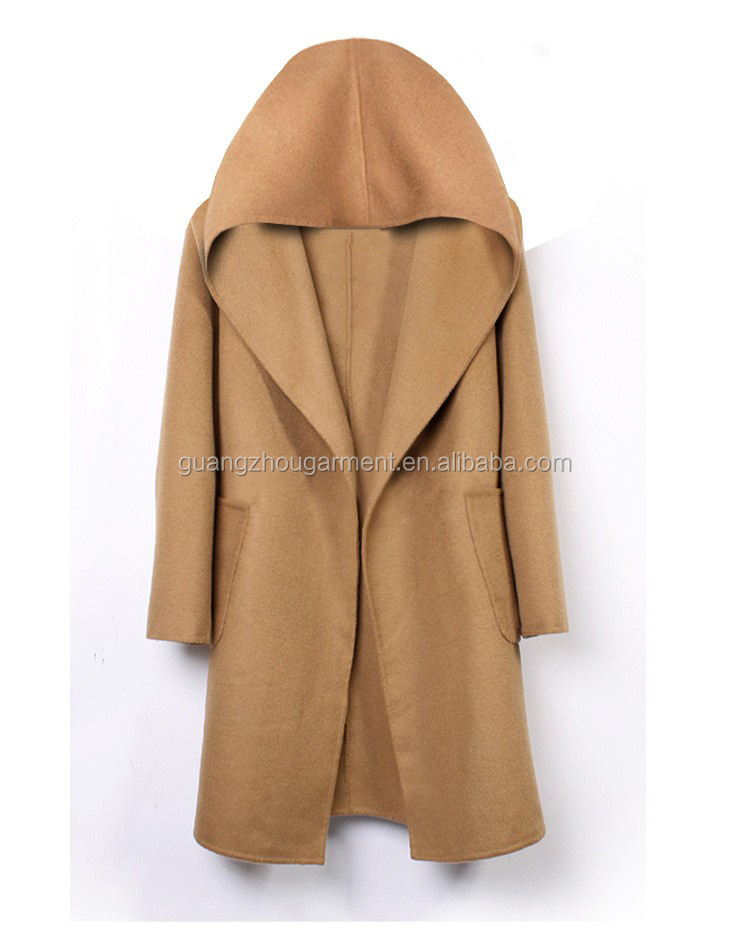 casaco longo com capuz feminino