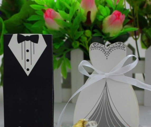 かわいい新郎新婦ドレススーツタキシード結婚式のキャンディーボックスの結婚祝いの好意リボン付き仕入れ・メーカー・工場