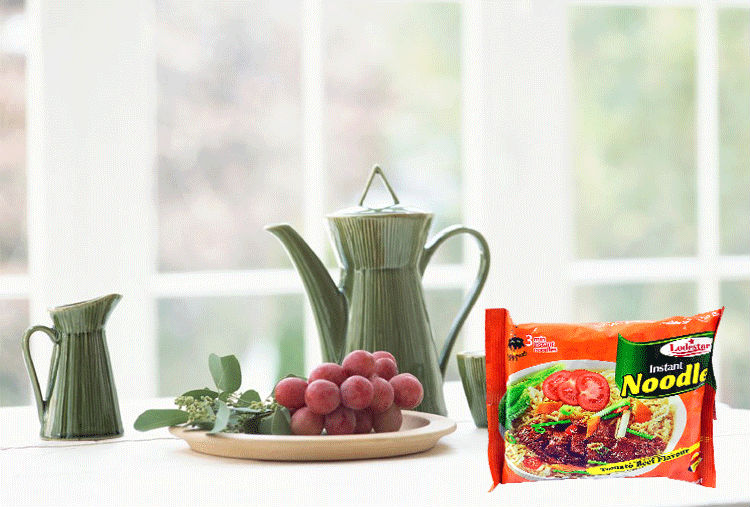 Tasty instant noodle with carton box