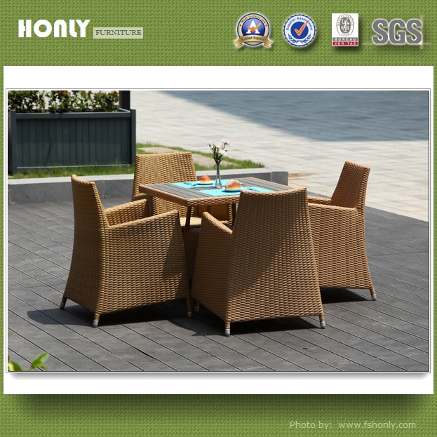 モダンなレストランのテーブルの籐のテーブルと椅子は、 屋外セット仕入れ・メーカー・工場