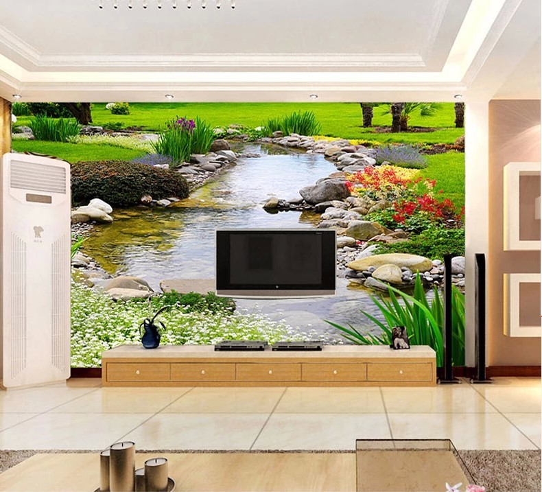 elutuba, mille seinal on jõega 3D fototapeet, mis kujutab kividega ääristatud voolavat vett ja rohelust