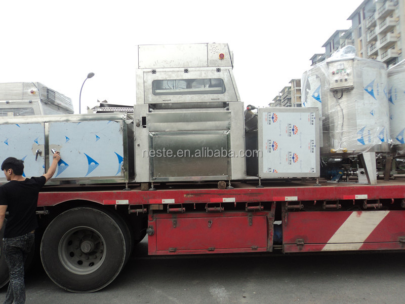 Chocolate enrobing machine of high quality