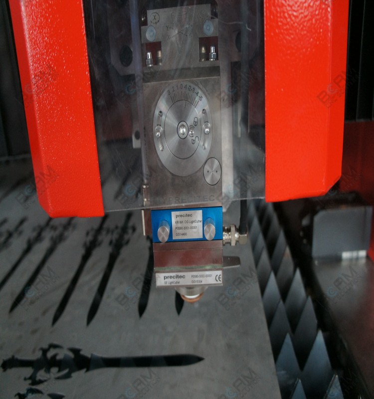 コンピュータ化された金属板用の金属のレーザーカッター、 absボードyagとジェネレータ仕入れ・メーカー・工場