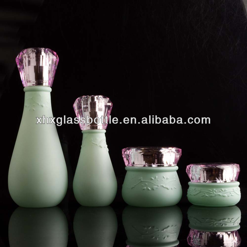 高級白ガラススプレー色付きの包装化粧品ボトル、 空のガラスクリームと化粧品ボトルポンプとキャップ仕入れ・メーカー・工場