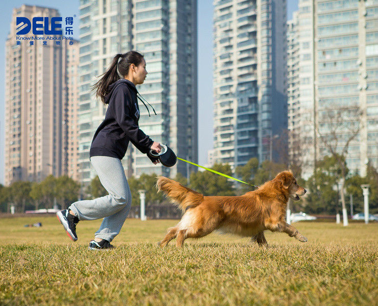 犬のペット製品2015格納式犬の綱無料サンプルが付いているスナップフック仕入れ・メーカー・工場