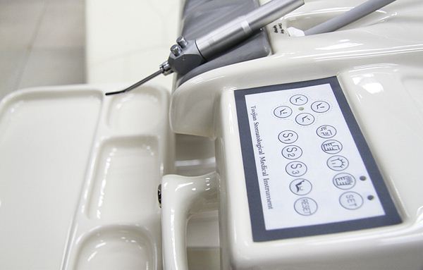 歯科ユニット歯科医院クリニック家具販売上の経済歯科椅子を使用して右手と左手の歯科ユニット仕入れ・メーカー・工場