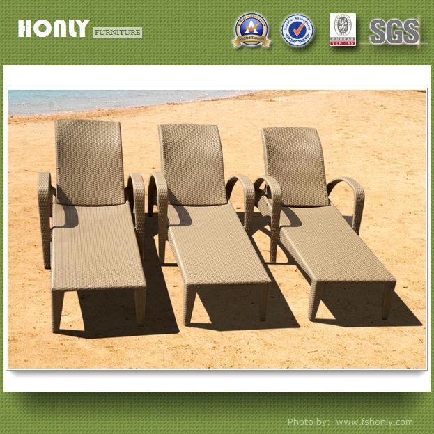 Modern design lounge chair adjustable wicker lounge chair with cushion
