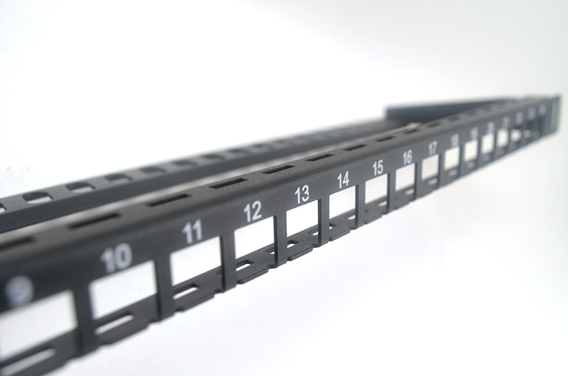 Utpcat5ely-pp6a-13-utp0.5ucat624ポートバックバー付きパッチパネル仕入れ・メーカー・工場