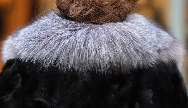 ミンクの毛皮のコート女性パターンのナチュラル偽毛皮のコート仕入れ・メーカー・工場