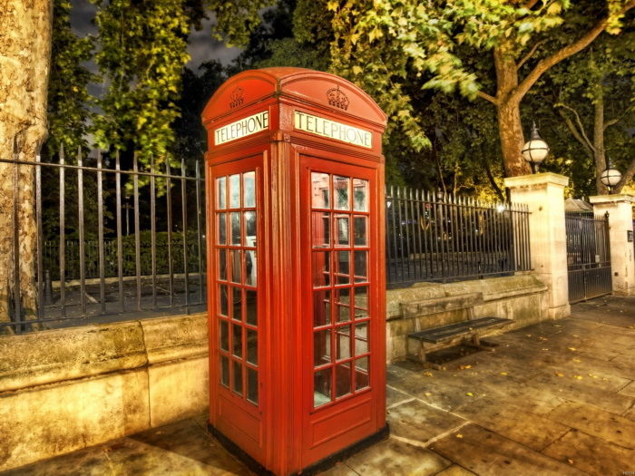 2014 cabina telefónica en el gabinete de estilo de londres