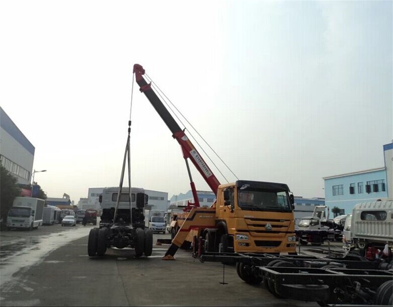 20 ton SINOTRUK heavy duty tow truck under lift wrecker truck 