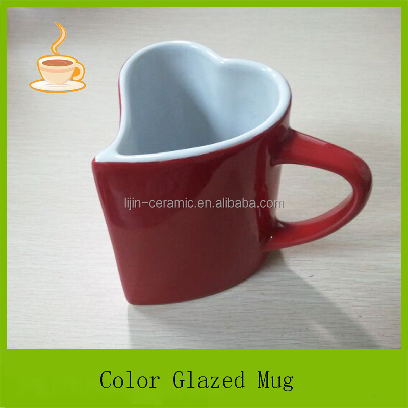 異なる色のカップルのセラミックコーヒーマグ、 パターン印刷のロゴや許可されてい仕入れ・メーカー・工場