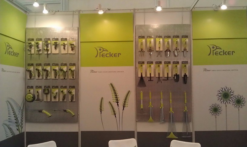 PECKER-2.jpg