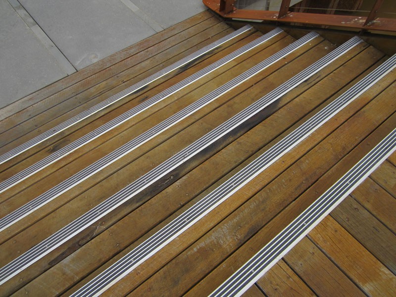 Four Abrasive Grit Strip Infill Outdoor Stair Treads For Stair Edging